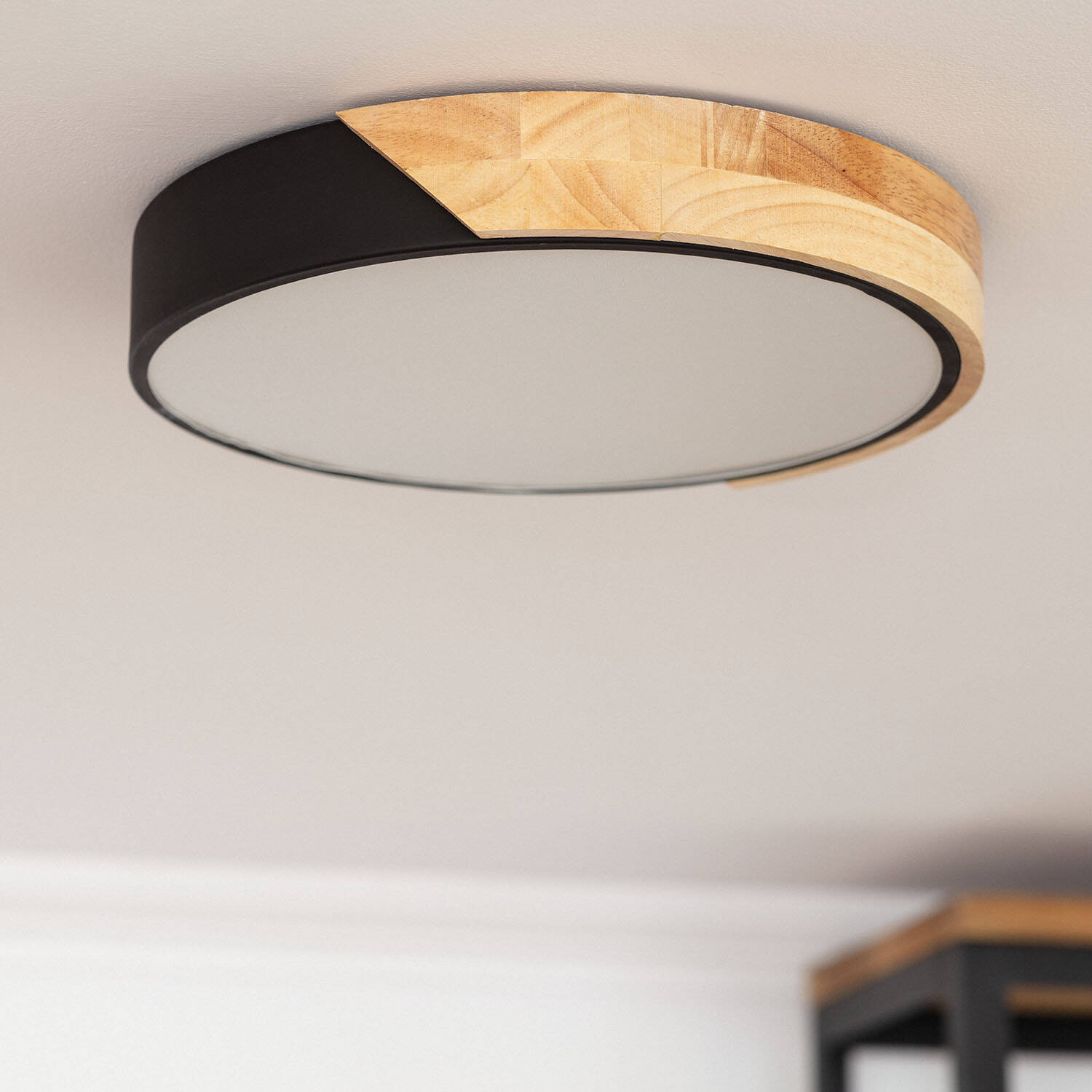 Plafonnier LED Rond Bois CCT Sélectionnable Semi-Dari 18W ILUZZIA Couleur Noire R2187-W38