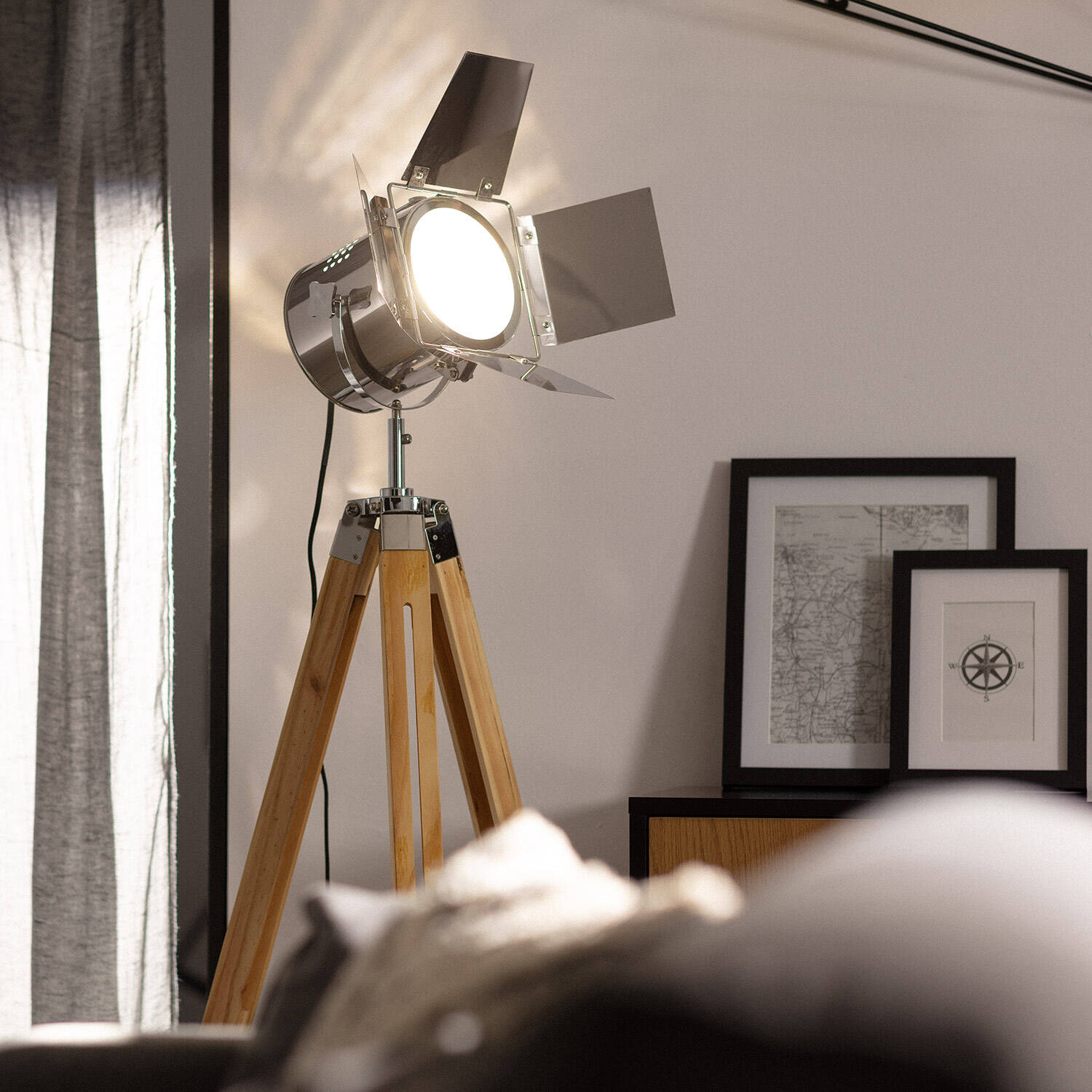 Lampadaire Bois et Metal Turea Couleur Argent